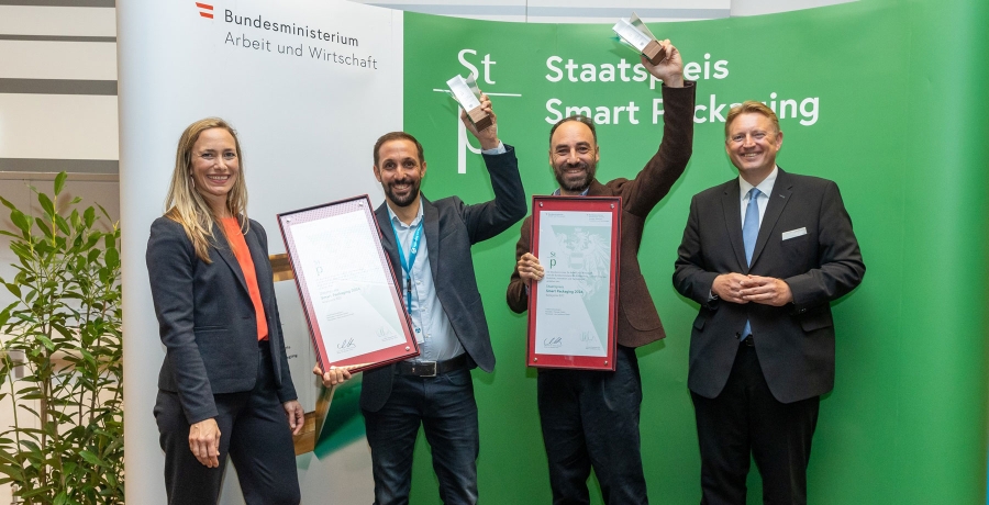 Verleihung des Staatspreises Smart Packaging 2024 in der Kategorie B2C an Pratopac GmbH und claro products GmbH für "Kartonstreudose":