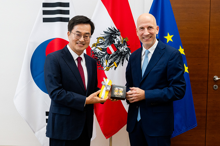 Bundesminister Kocher empfängt den Gouverneur der Provinz Gyeonggi, Dong Yeon Kim