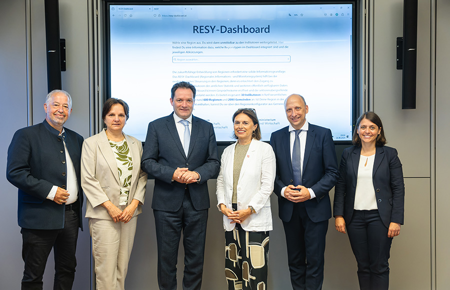 Tourismus-Staatssekretärin Susanne Kraus-Winkler und Landwirtschaftsminister Norbert Totschnig bei der Präsentation des RESY-Dashboards