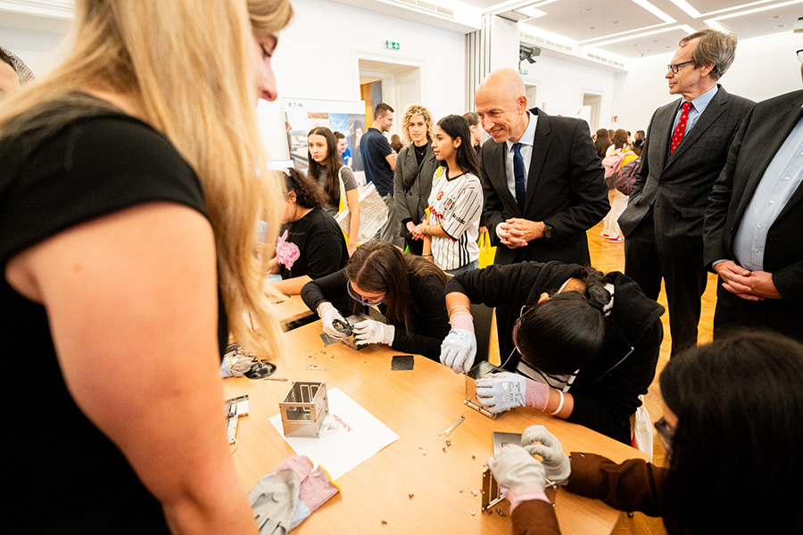 Bundesminister Kocher beim OVE-Erlebnistag "Girls! TECH UP" Wien